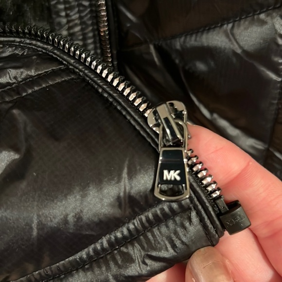 Michael Kors Puffer vest black size Large - Picture 3 of 6